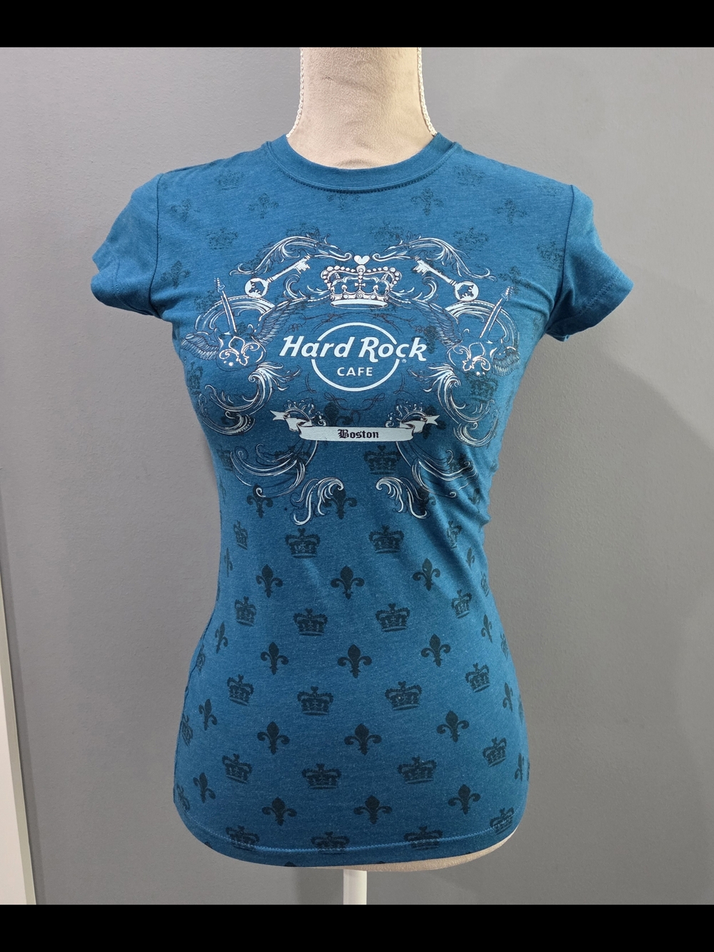 Hard Rock Cafe Teal Boston Crest Graphic Women's Tee
